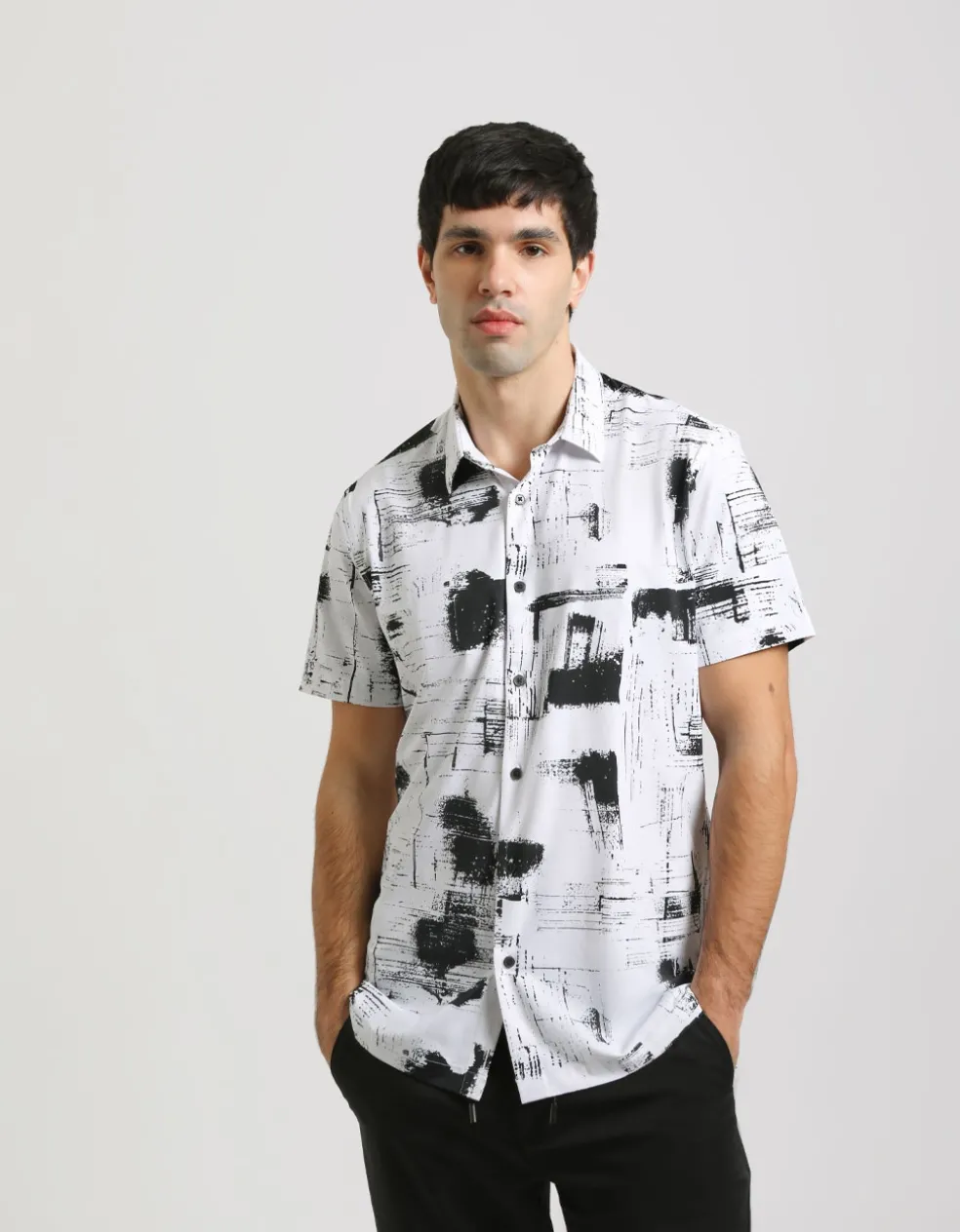 Camicia mezza manica in tessuto elastico con fantasia