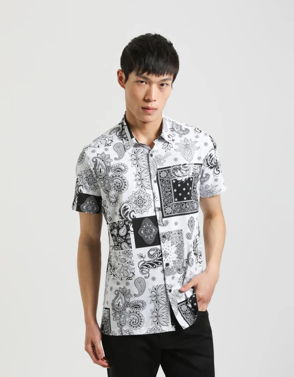 Camicia mezza manica in tessuto elastico con fantasia