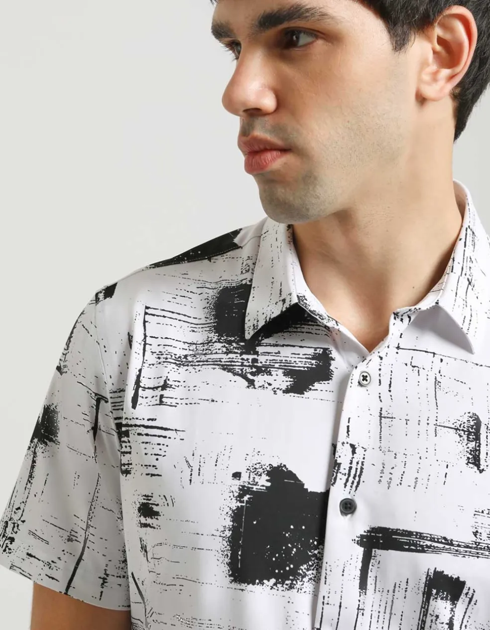 Camicia mezza manica in tessuto elastico con fantasia