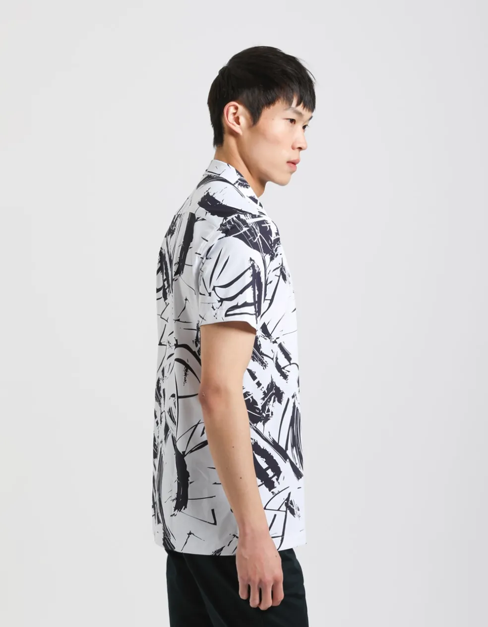 Camicia mezza manica in tessuto elastico con fantasia