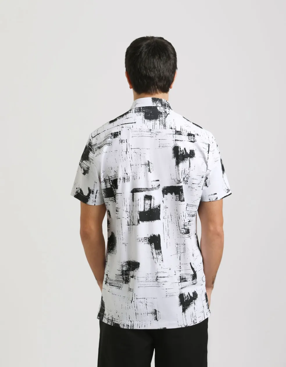 Camicia mezza manica in tessuto elastico con fantasia