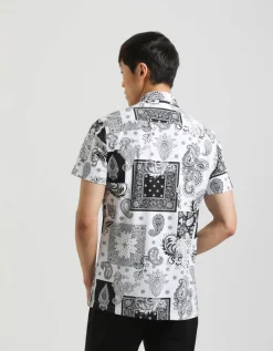 Camicia mezza manica in tessuto elastico con fantasia