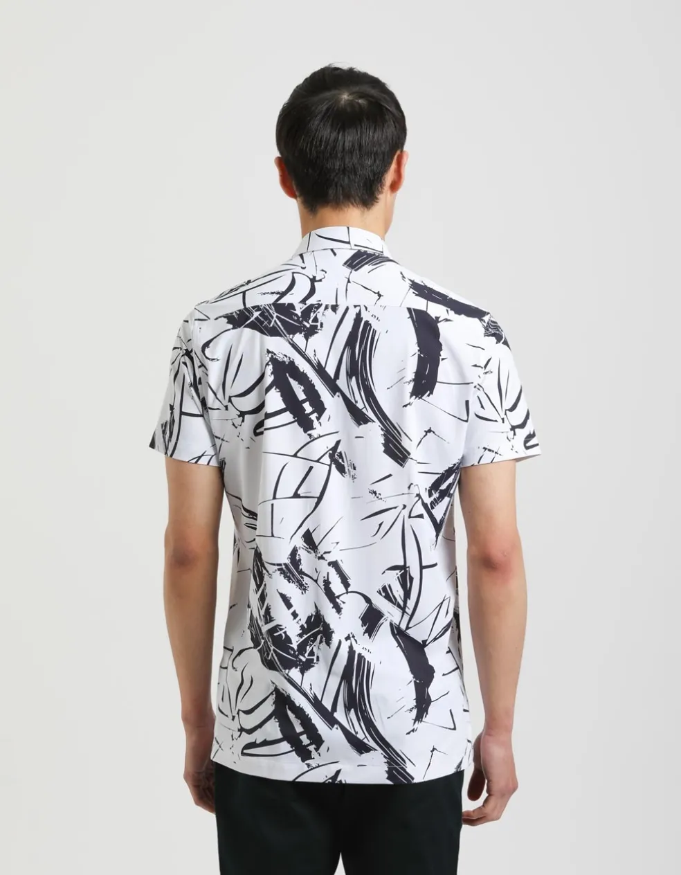 Camicia mezza manica in tessuto elastico con fantasia