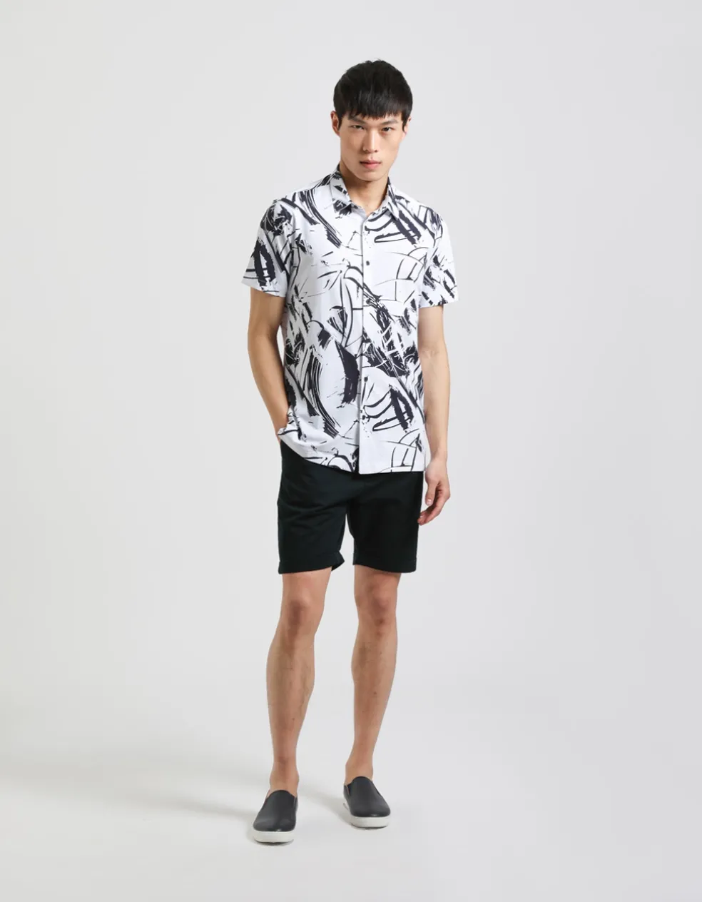 Camicia mezza manica in tessuto elastico con fantasia