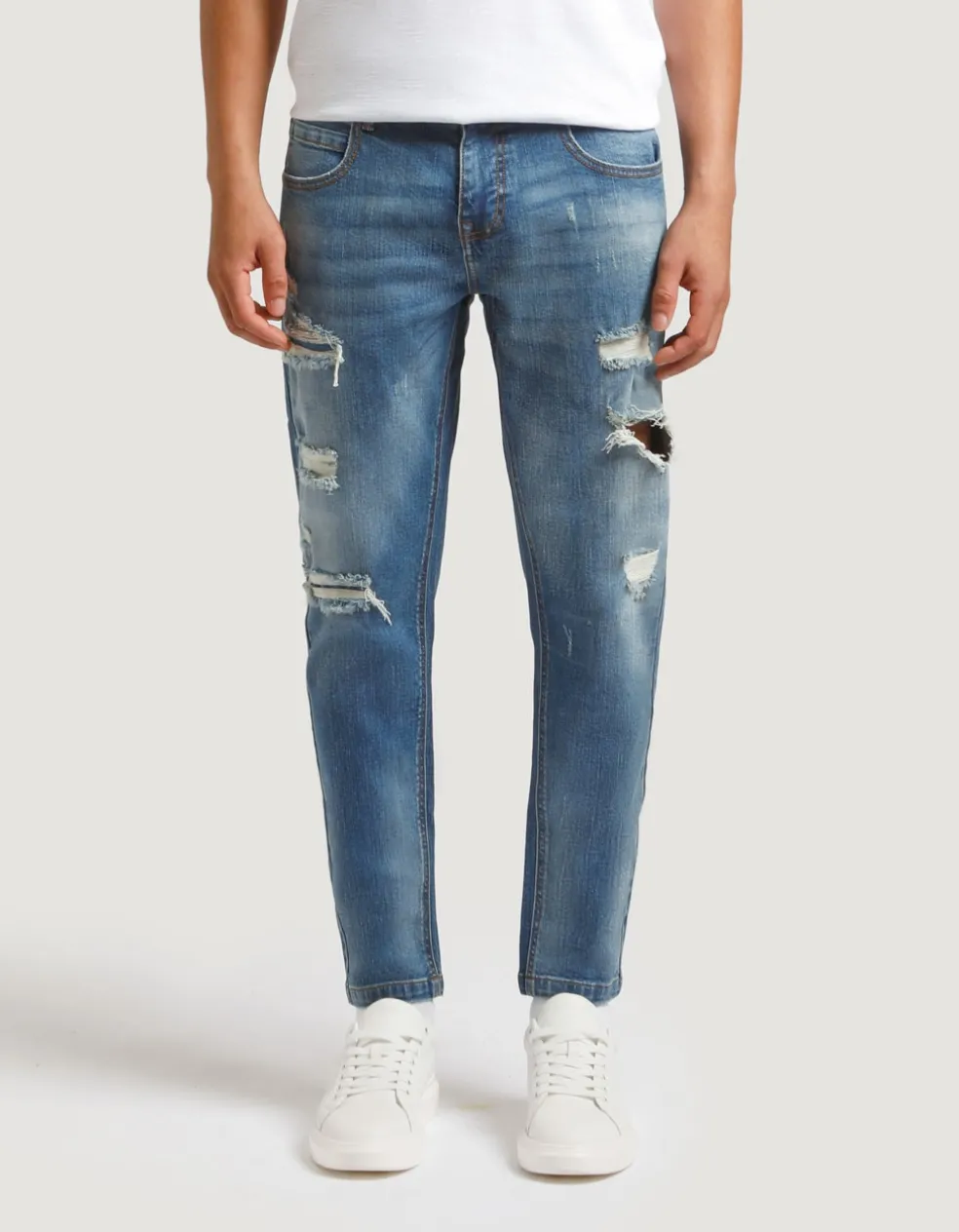 Jeans skinny fit con strappi