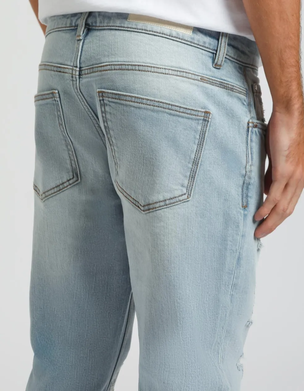 Jeans skinny fit con strappi