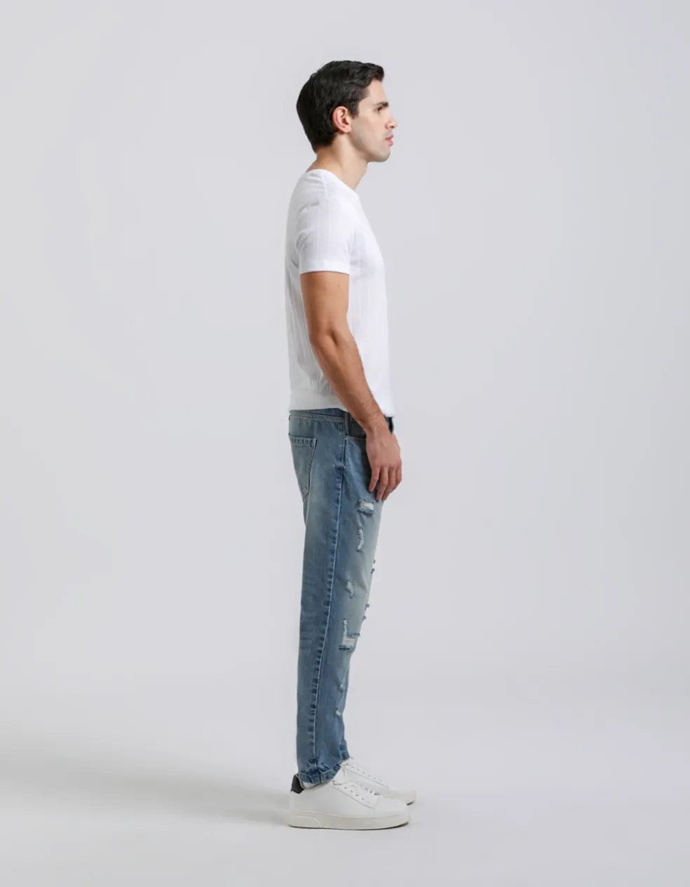 Jeans slim fit con strappi
