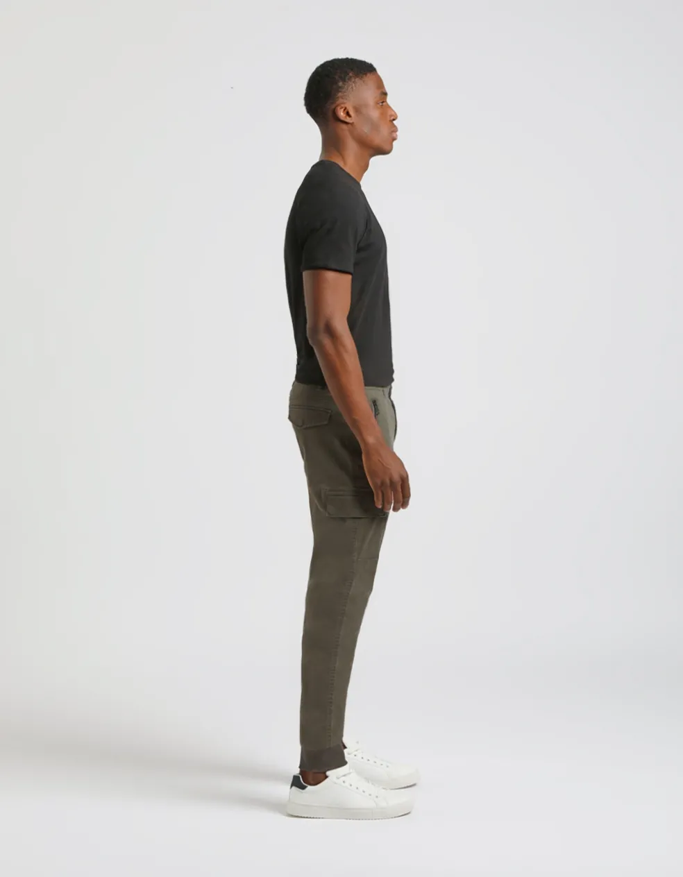 Pantaloni cargo con elastici alle caviglie