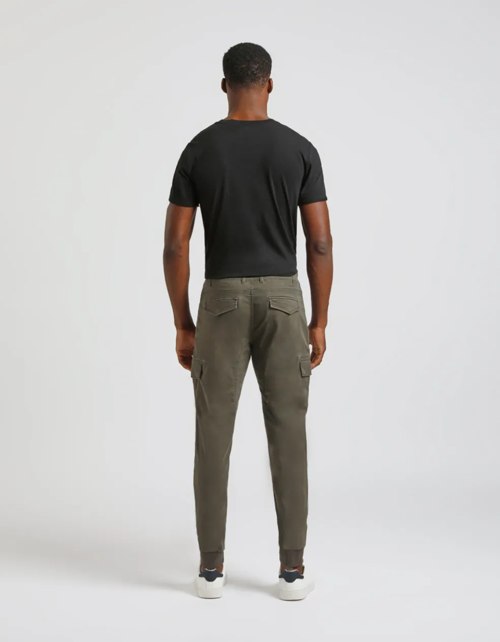 Pantaloni cargo con elastici alle caviglie