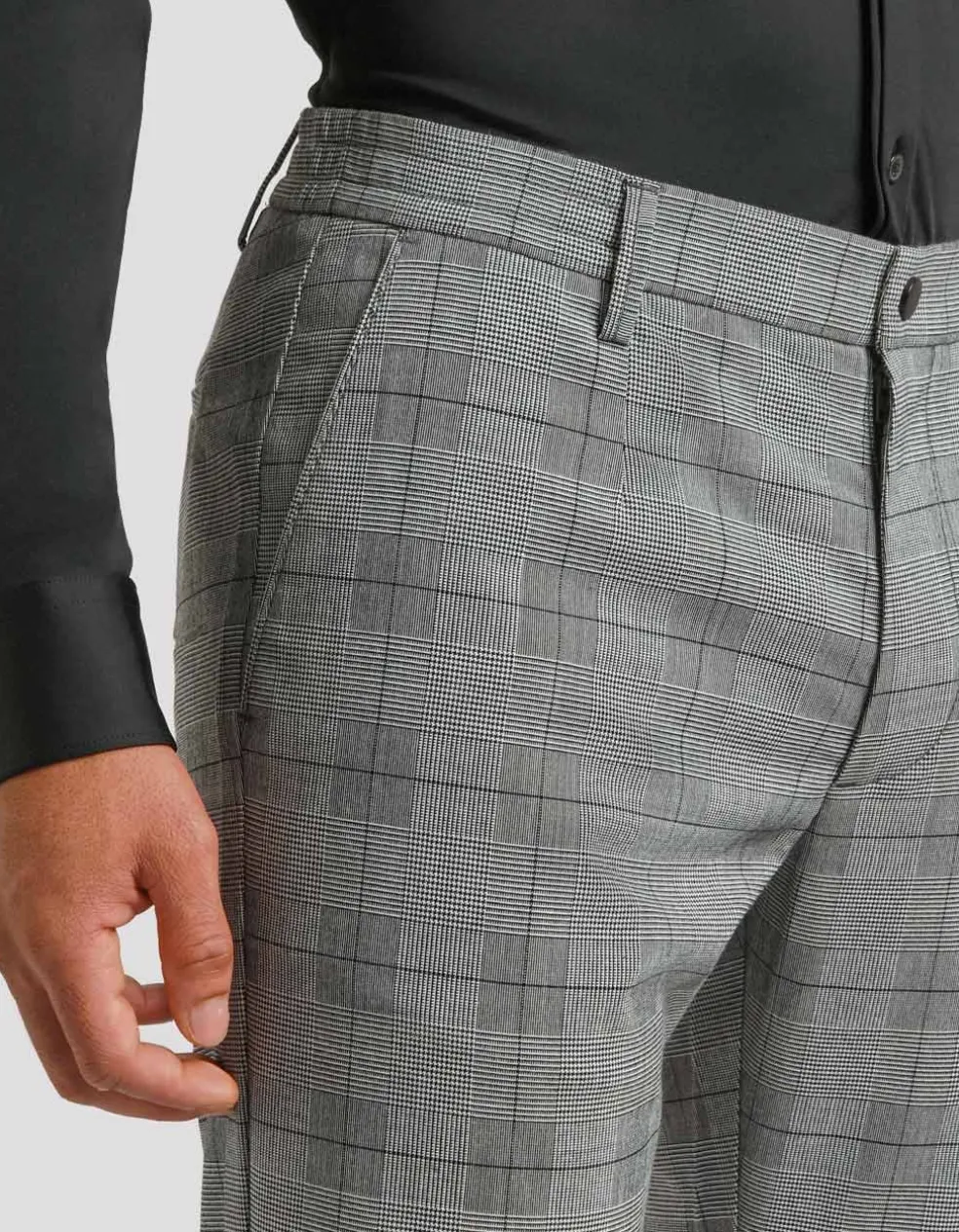 Pantaloni chino con fantasia a quadri