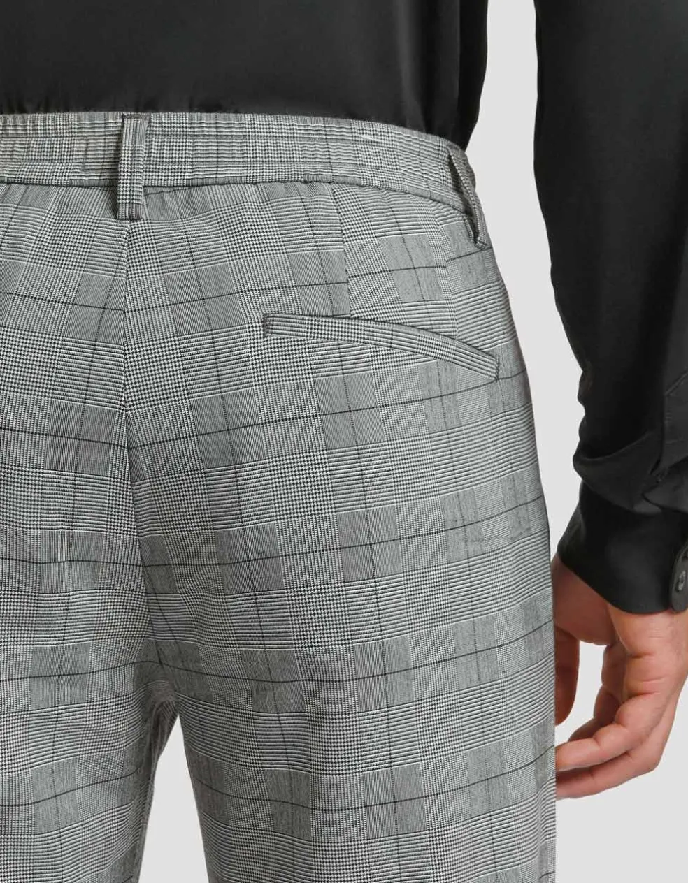Pantaloni chino con fantasia a quadri