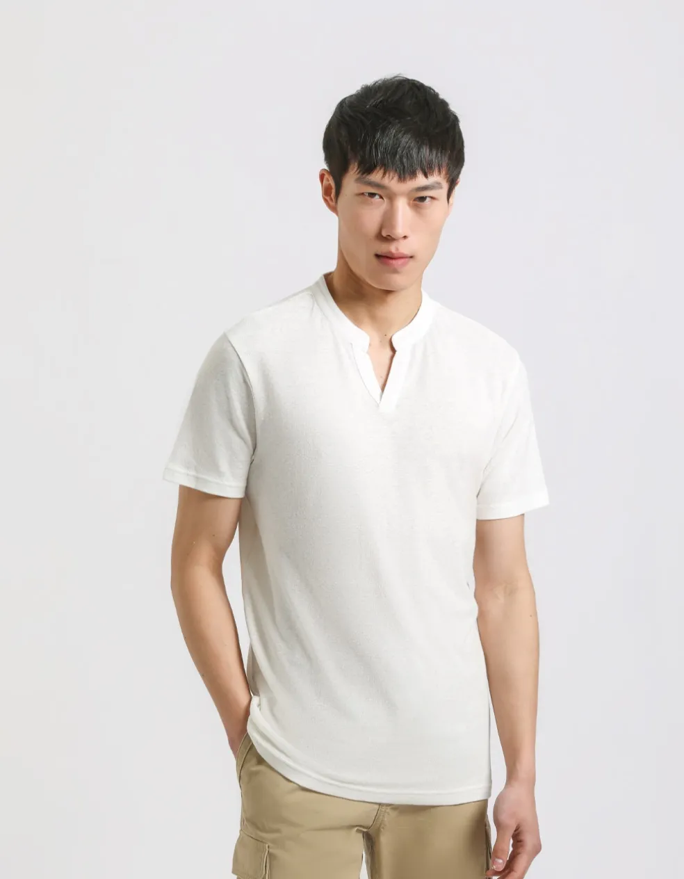 T-shirt con scollo a V