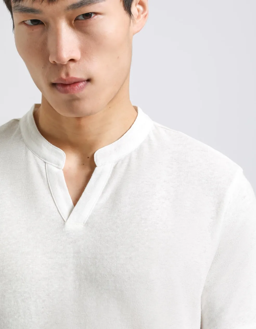 T-shirt con scollo a V