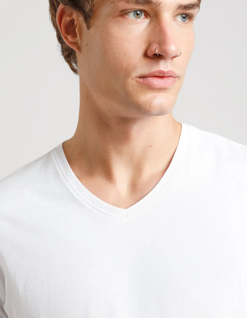 T-shirt con scollo a V