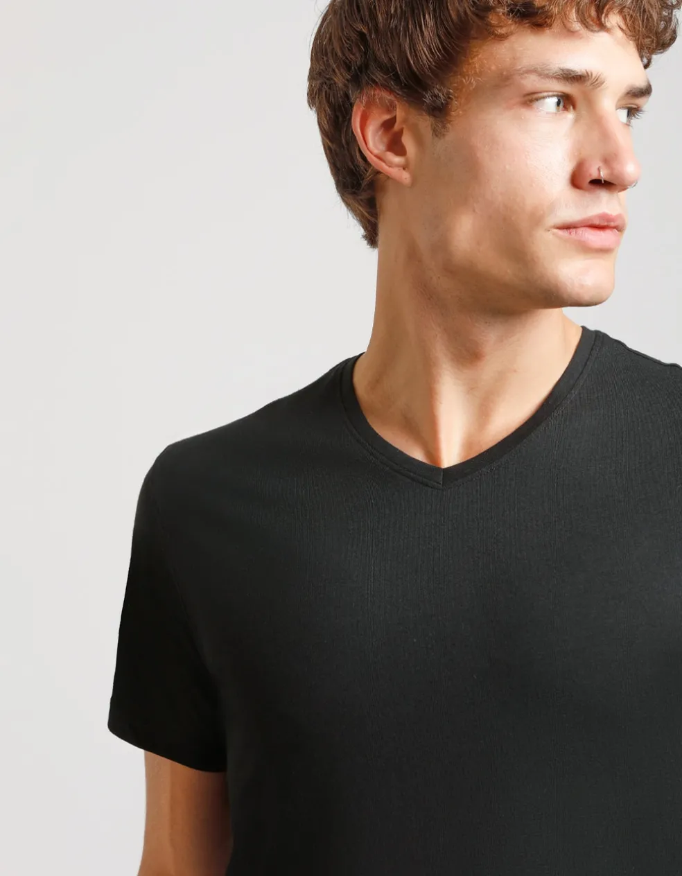 T-shirt con scollo a V