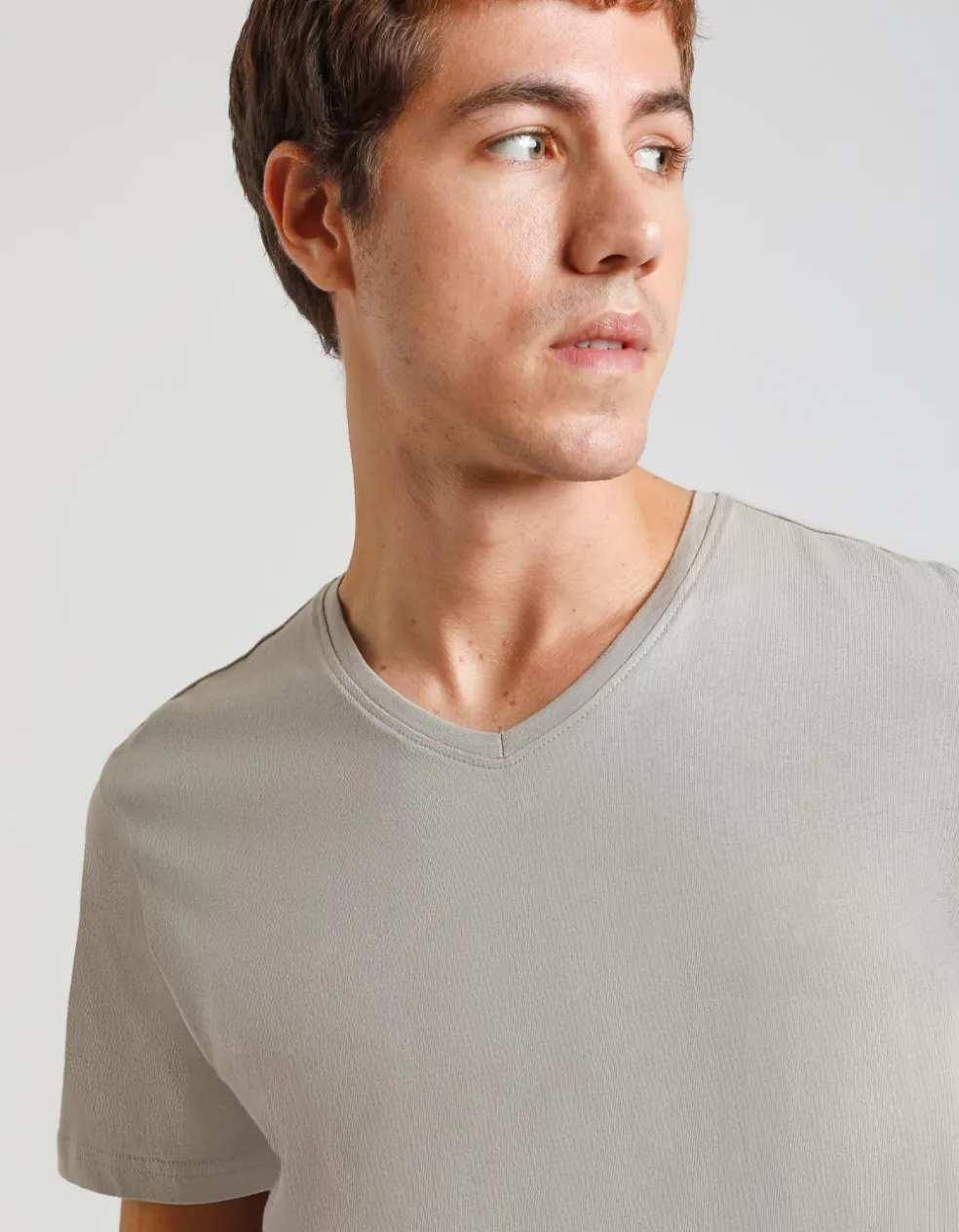 T-shirt con scollo a V
