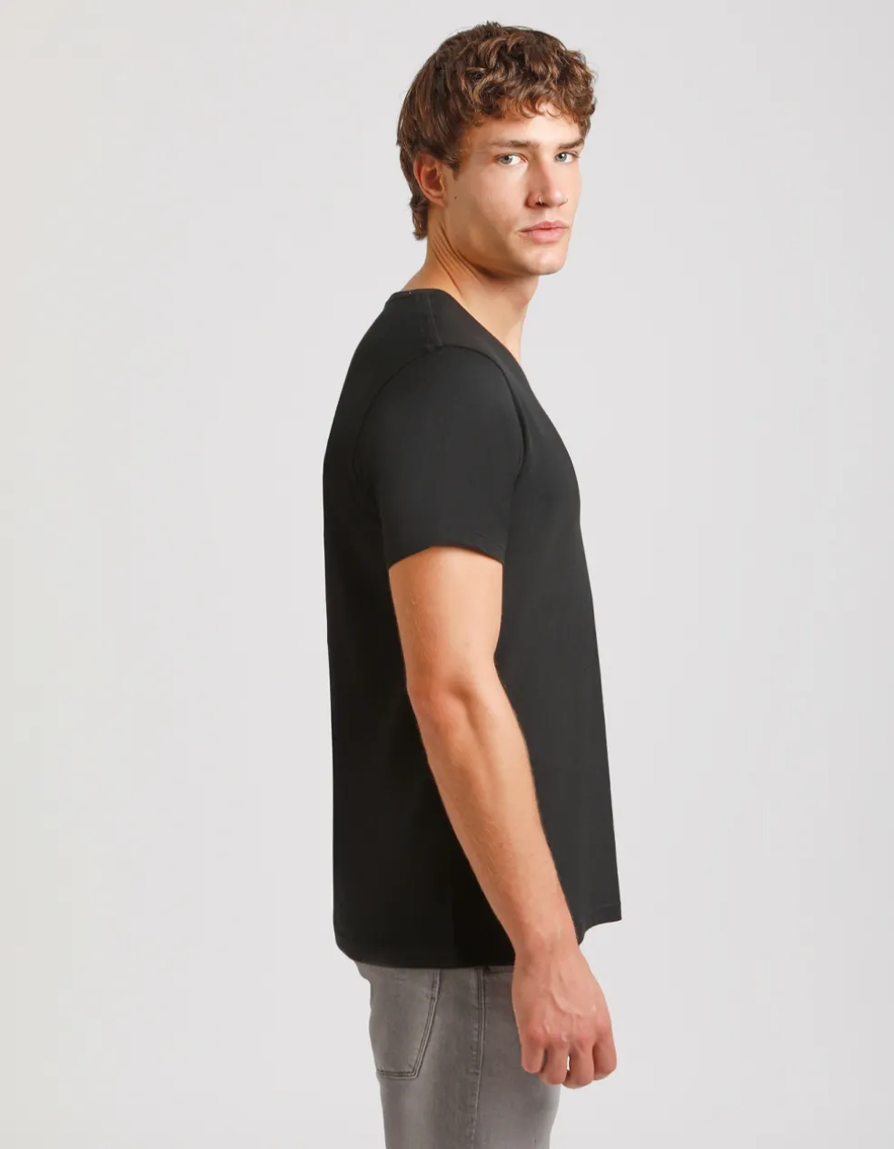 T-shirt con scollo a V