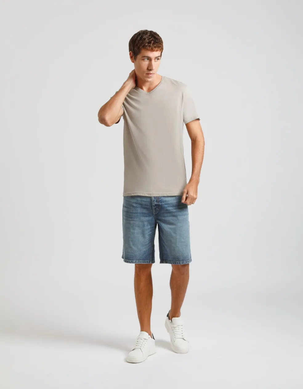 T-shirt con scollo a V