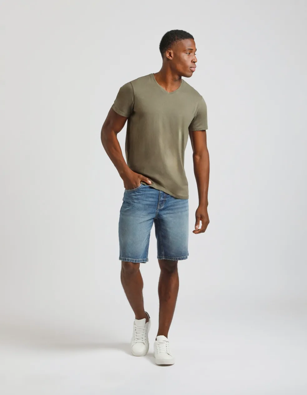 T-shirt con scollo a V