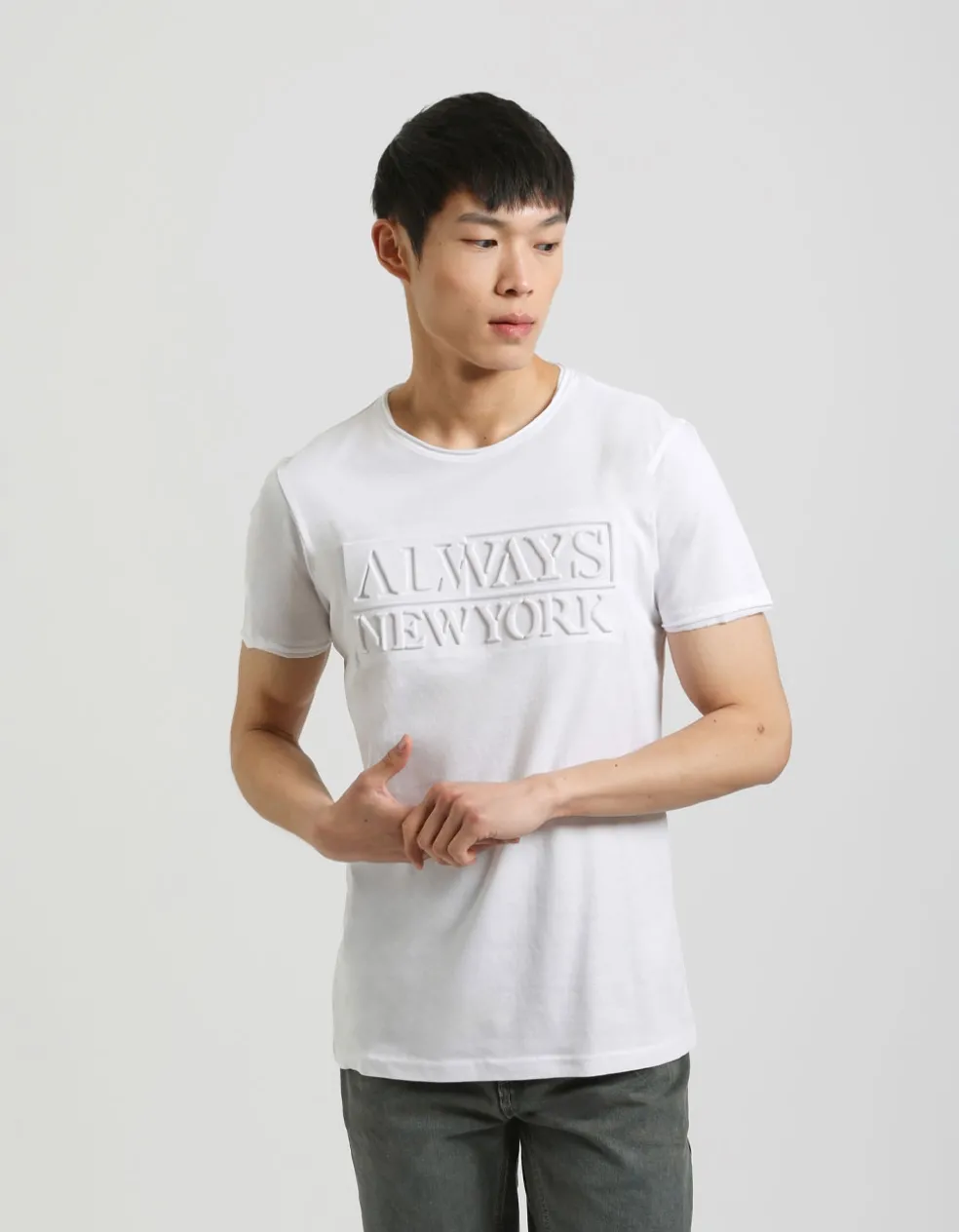 T-shirt con stampa a rilievo
