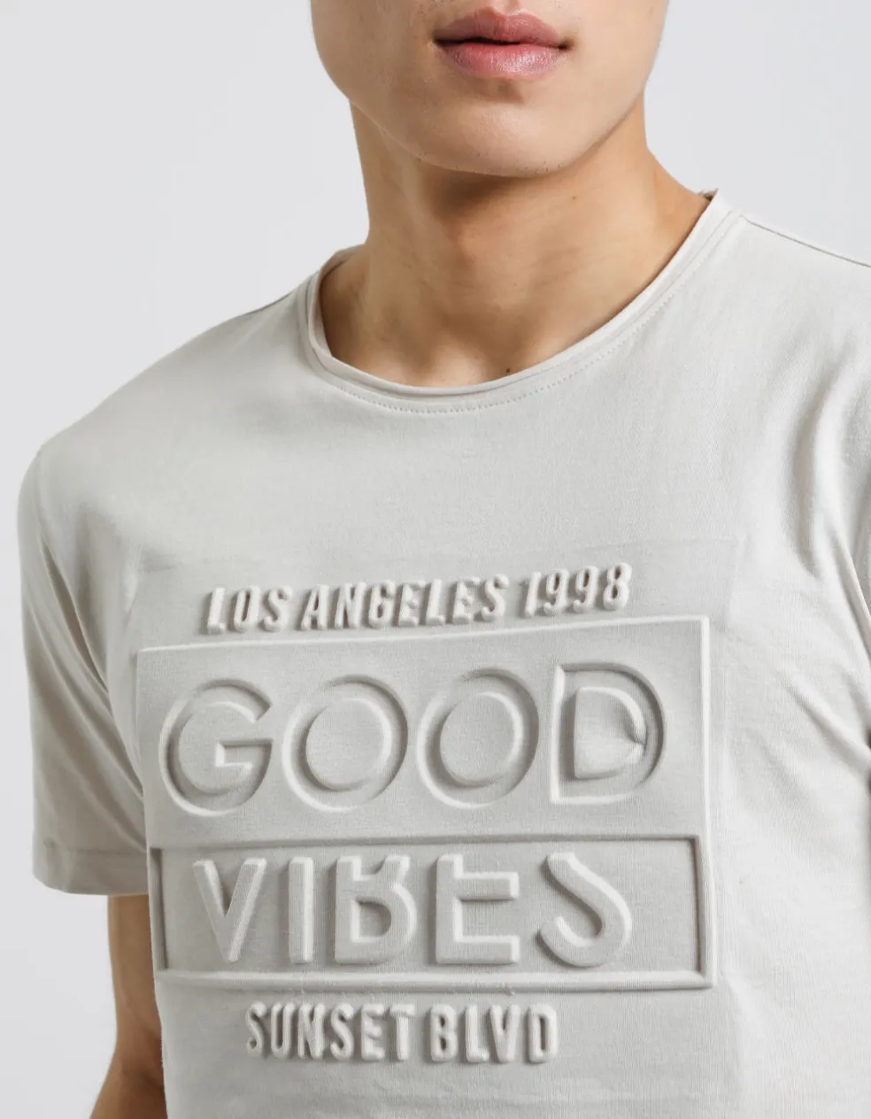 T-shirt con stampa a rilievo