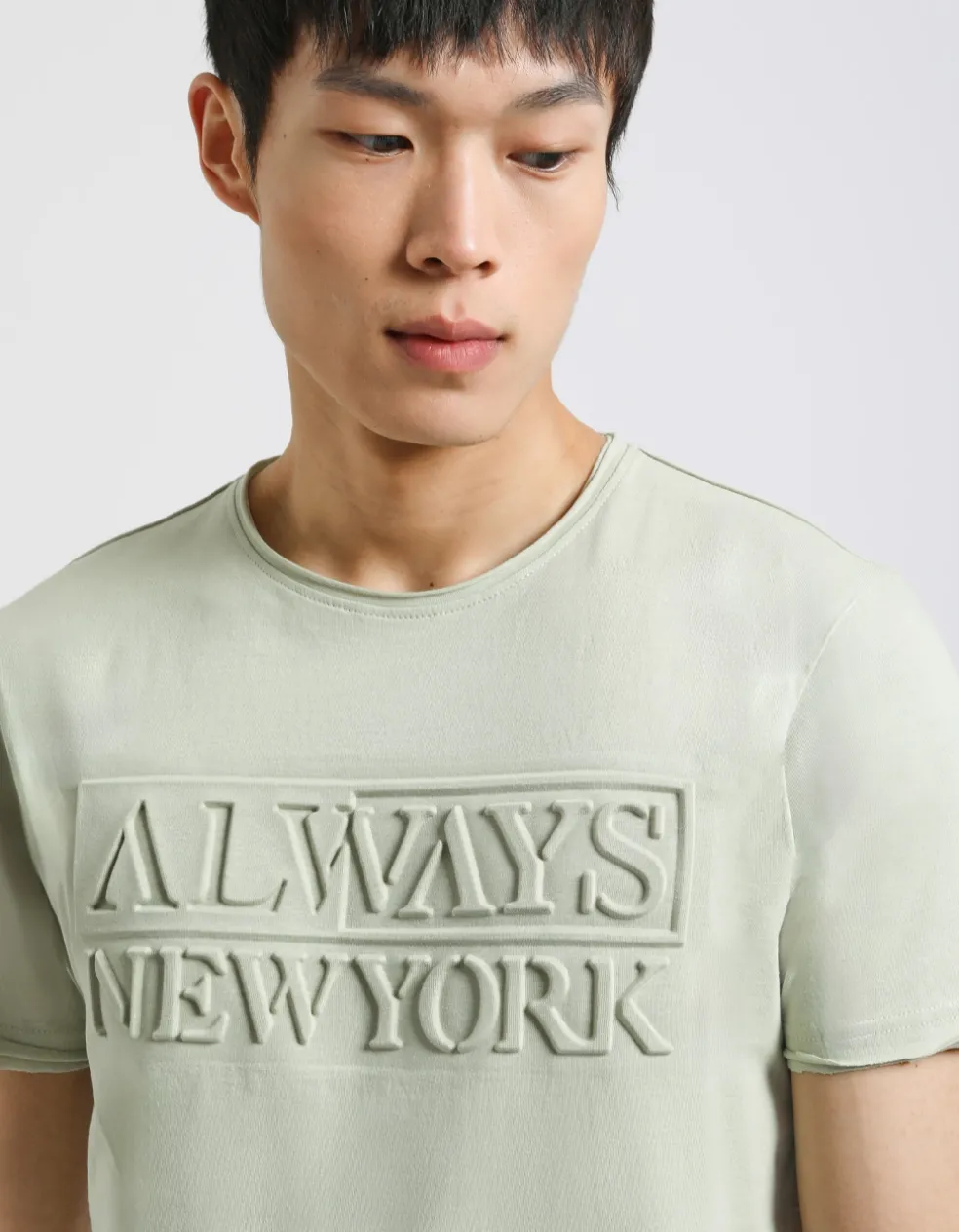 T-shirt con stampa a rilievo