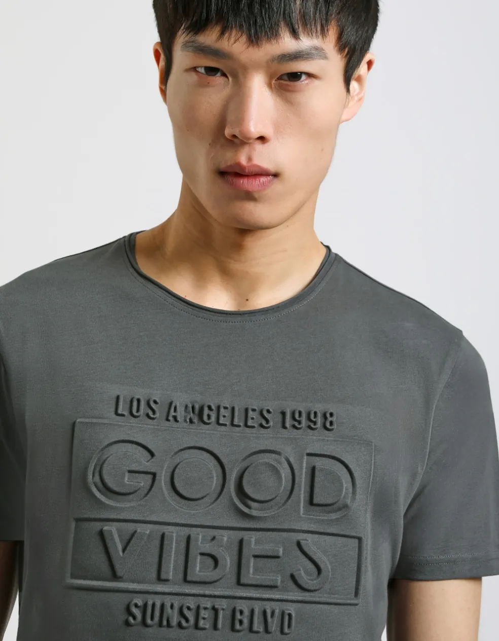 T-shirt con stampa a rilievo