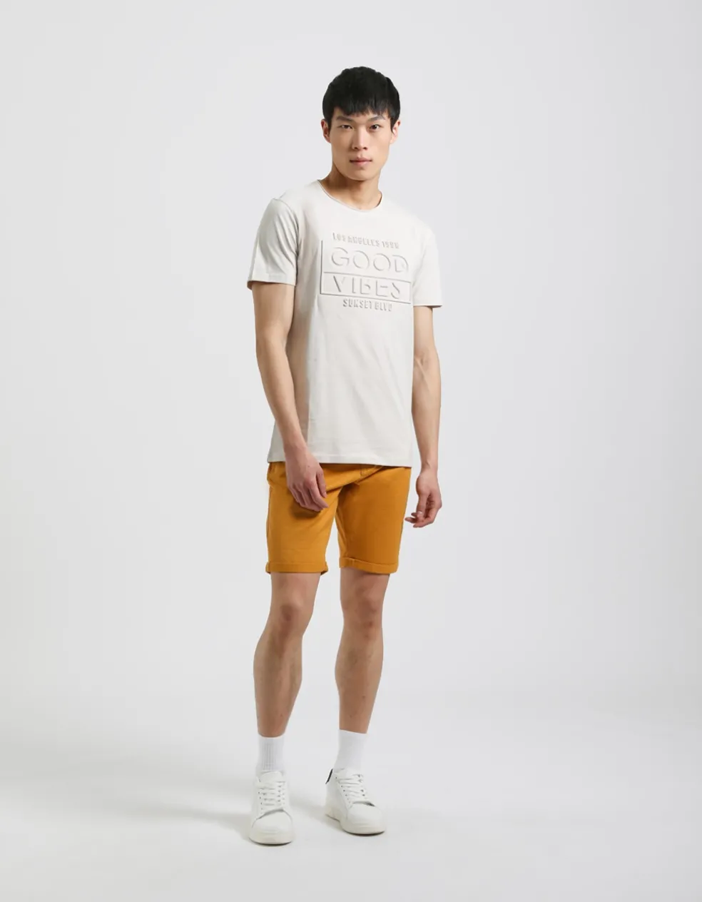 T-shirt con stampa a rilievo