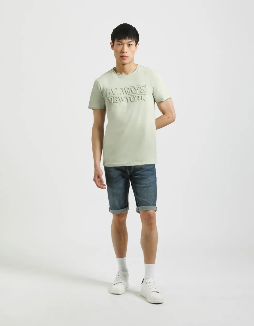 T-shirt con stampa a rilievo