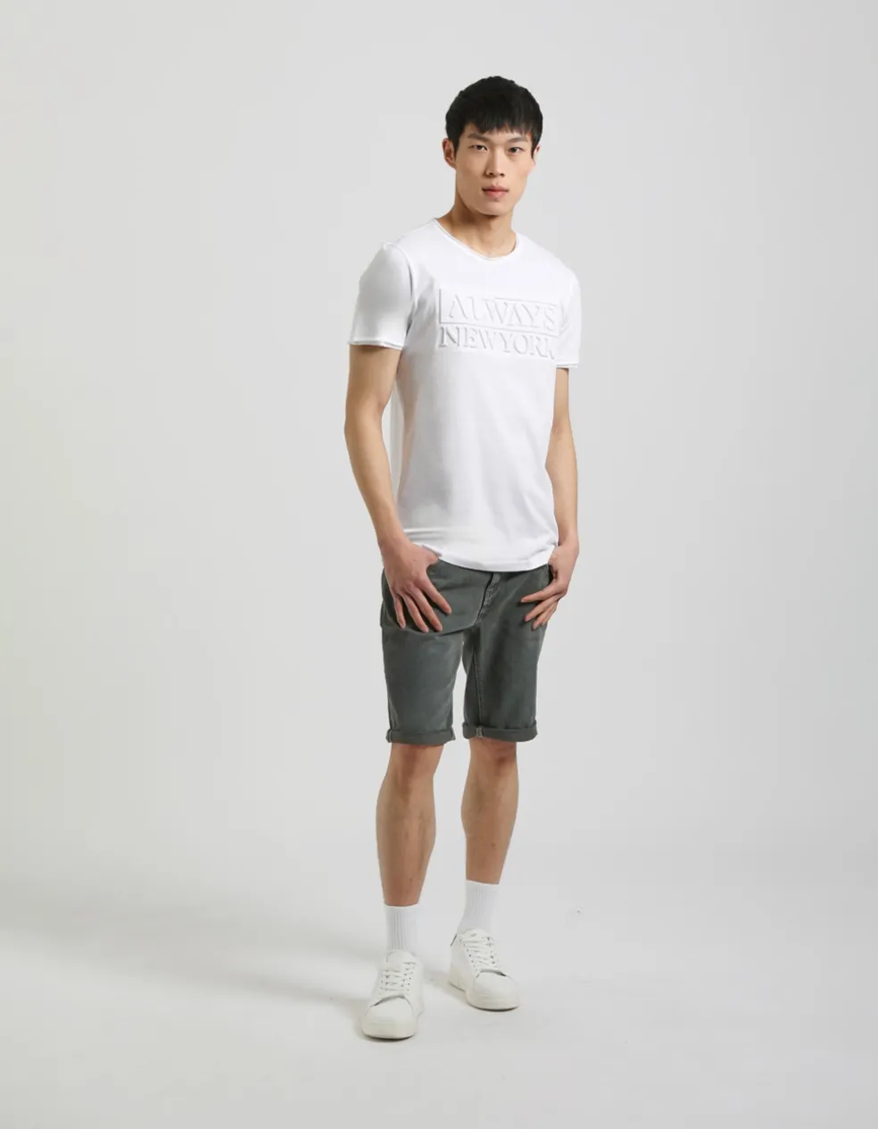 T-shirt con stampa a rilievo