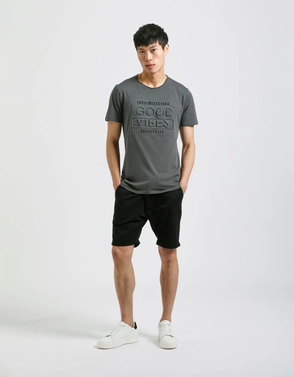 T-shirt con stampa a rilievo