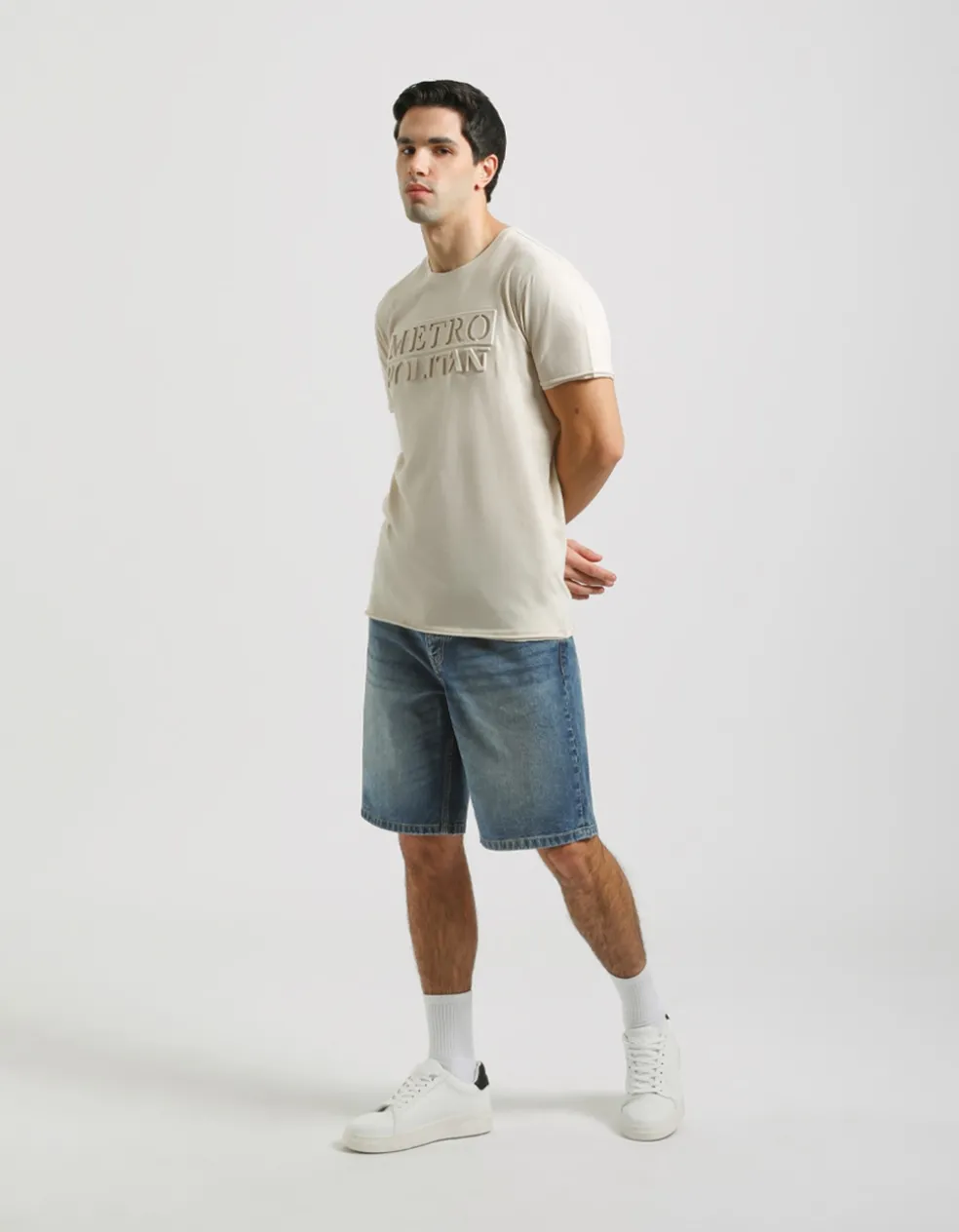 T-shirt con stampa a rilievo