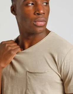 T-shirt con taschino