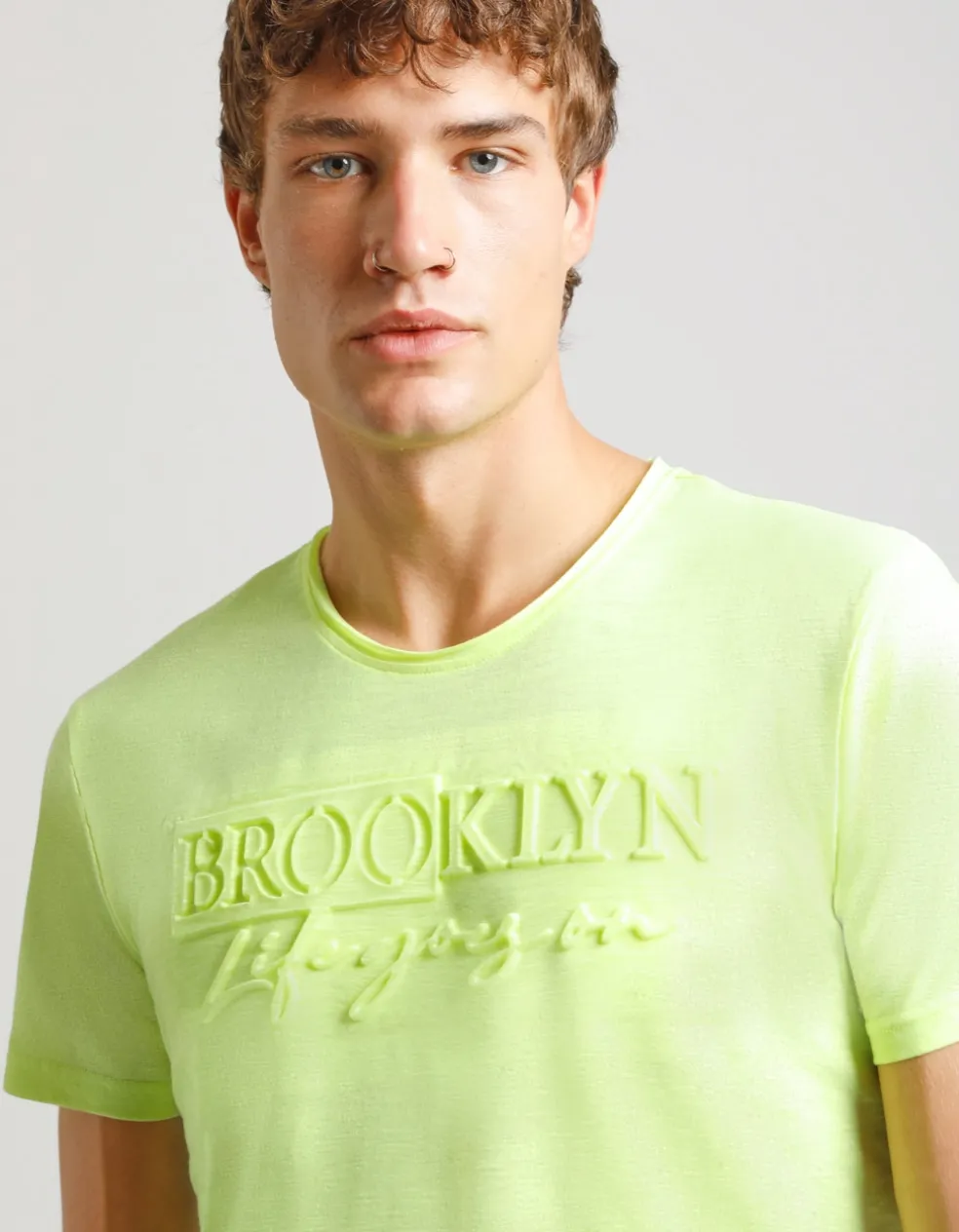 T-shirt fluo con stampa a rilievo