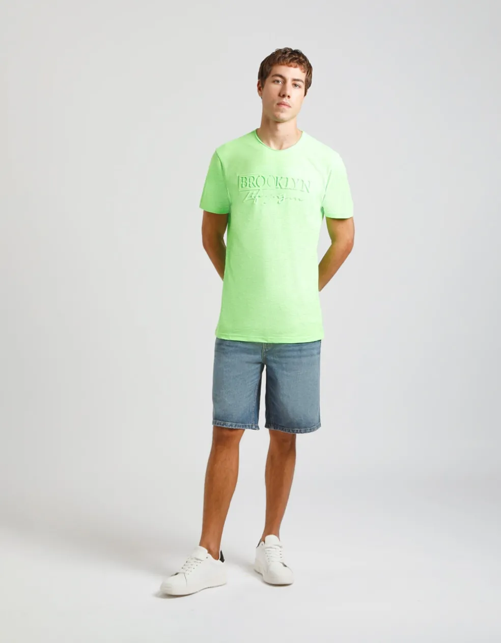 T-shirt fluo con stampa a rilievo